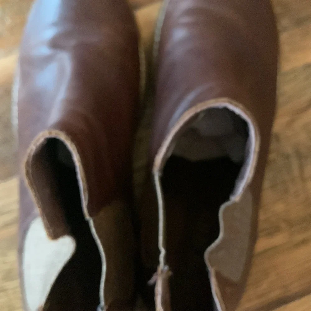 Sperry chelsea booties